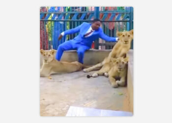 Pastor nigeriano recrea una historia bíblica y se mete en una celda con leones 