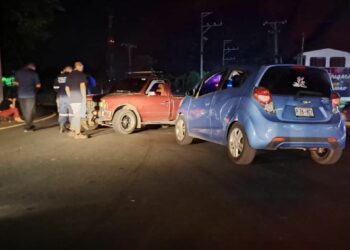 Una mujer falleció y otra resultó lesionada en accidente de tránsito en redondel de Quezaltepeque