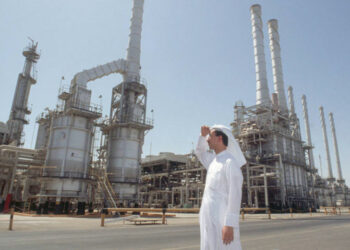 Arabia Saudita y Rusia anunciaron que seguirán reduciendo su producción de petróleo hasta fin de año y sube el precio del crudo