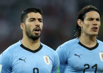 El DT de Uruguay, Marcelo Bielsa enciende la polémica al no convocar a Suárez y Cavan