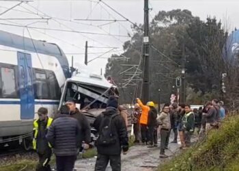 Un tren arrolló un microbús en Chile y dejó seis muertos