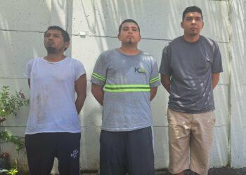Autoridades capturan a tres terroristas acusados de cometer varios delitos