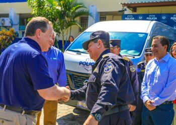 Director PNC y embajador de EE.UU. William Duncan recorren instalaciones de UNIMUJER en Soyapango
