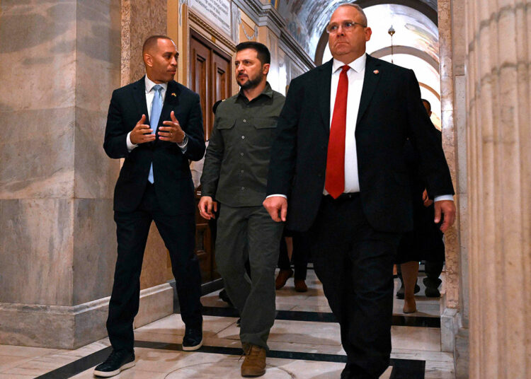Volodimir Zelensky se reunió con legisladores republicanos para convencerlos de mantener el apoyo a Ucrania