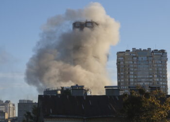 Rusia lanza 14 drones a Ucrania y daña una central térmica