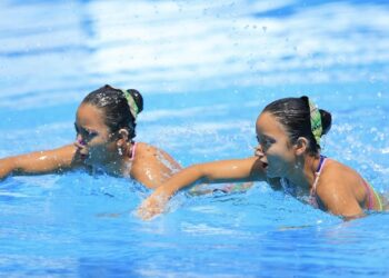 Las hermanas Mercado, talento emergente en la natación artística