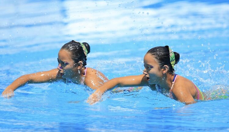 Las hermanas Mercado, talento emergente en la natación artística