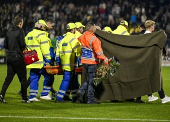 Países Bajos: un arquero se desplomó en el campo de juego tras sufrir un golpe y el partido fue suspendido