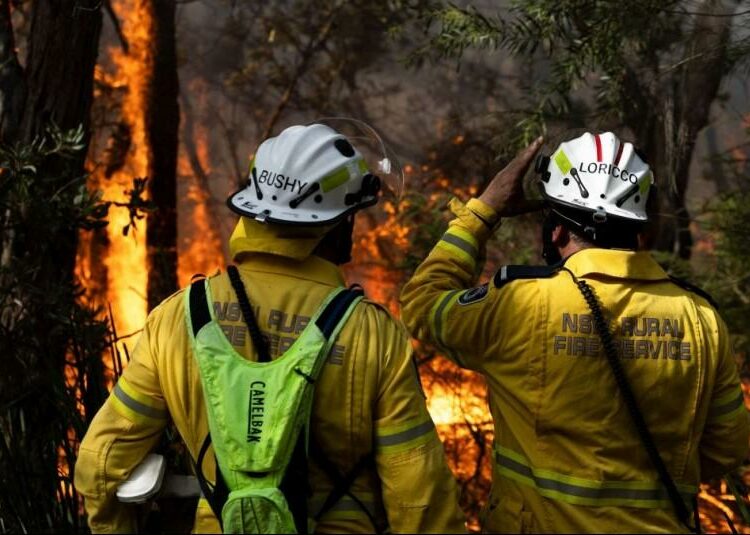 Incendios en Australia obligan a los pobladores a huir de casa