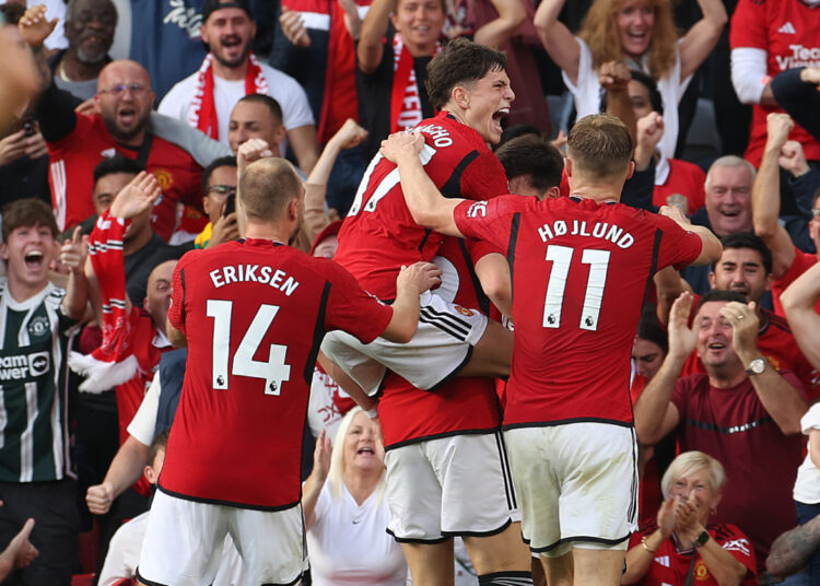 Manchester United consiguió una victoria agónica ante Brentford en Old Trafford
