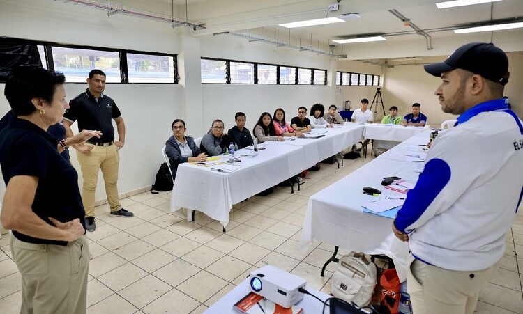 La Federación de Tenis desarrolló el curso “Escuela de Arbitraje Nivel 1″