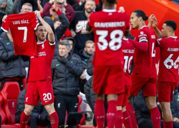 Liverpool vence a Nottingham Forest en el estadio Anfield