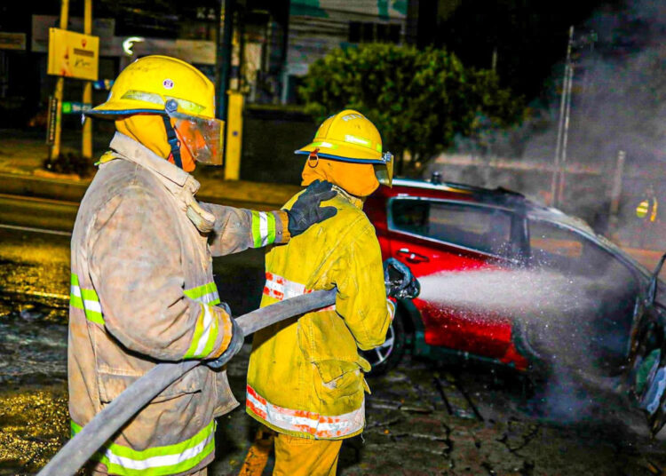 Autoridades se integran para intervenir en los incendios de los vehículos