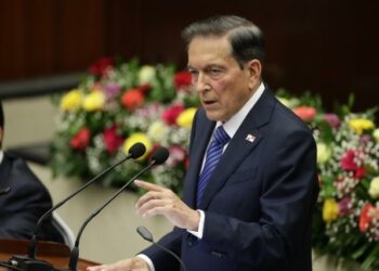 Presidente de Panamá anuncia una consulta popular para decidir el futuro del contrato minero