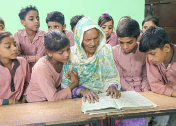 Una bisabuela india comienza a estudiar la primaria a los 92 años