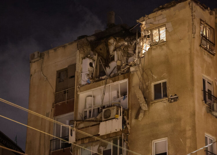 Hamás lanza decenas de misiles contra Tel Aviv