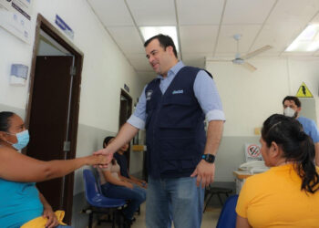 Verifican atención médica en los establecimientos de Fosalud