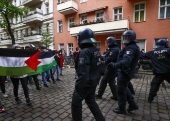 Berlín: 65 policías heridos en manifestación propalestina