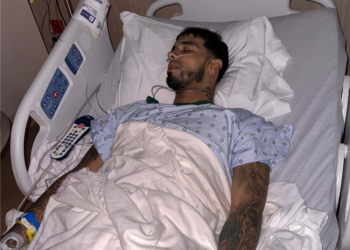 Anuel entre la «vida o muerte»: lo someten a cirugía de emergencia y pide «oraciones» por él