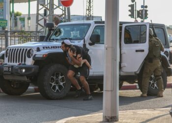 (VIDEOS) Hamás lanza un ataque con «cientos» de misiles contra la ciudad israelí de Ascalón