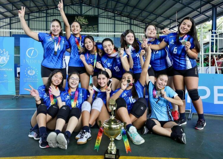 Colegio Sagrado Corazón y Centro Escolar José Martí, campeones del voleibol sala estudiantil