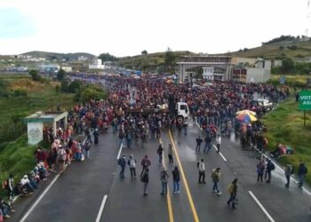Bloquean carreteras de Guatemala para exigir cese a persecución electoral