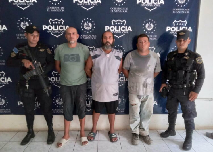 Capturan a tres sujetos responsables de asesinato en San Miguel