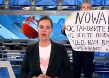 Rusia condenó a ocho años y medio de cárcel a la periodista que protestó en vivo contra la invasión a Ucrania