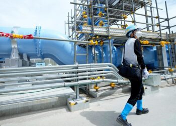 Japón inicia segunda descarga de agua en planta de Fukushima