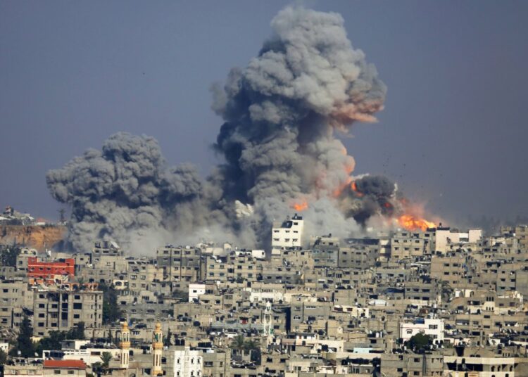 Casi 350 muertos en una jornada sangrienta tras el ataque de Hamás y la respuesta de Israel