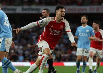 Arsenal venció 1-0 a Manchester City y alcanzó la punta de la Premier League