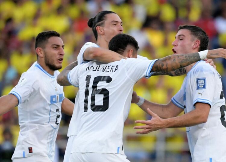 Uruguay rescata empate ante Colombia en el descuento