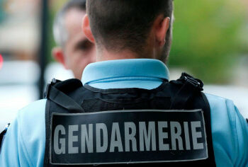 Un muerto y dos heridos por un ataque con cuchillo en un colegio en Francia