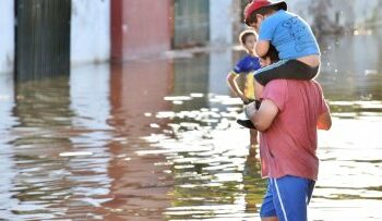 Al menos 2.500 familias afectadas deja temporal en Paraguay