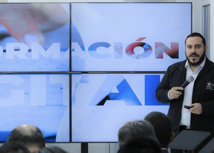 Presentan implementación de estrategia de transformación digital en el sector salud