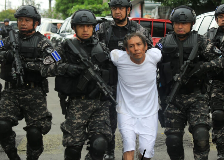 Acusan de resistencia a sospechoso de asesinar a niña en La Campanera