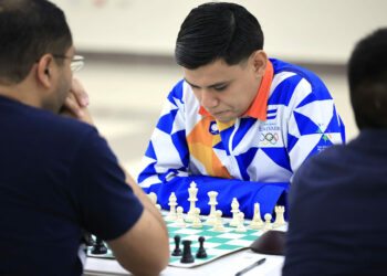 Rafael Avilés lidera la superior y hay triunvirato en el puntuable femenino de ajedrez