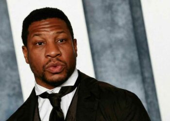 Arrestan a la acusadora de Jonathan Majors bajo sospecha de un delito menor de agresión y conducta criminal