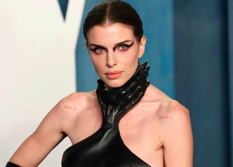 Julia Fox sí que trabajó como dominatrix a los 18 años, pero fue sólo durante seis meses