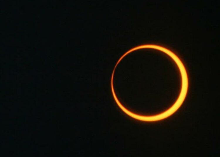 Un eclipse solar anular pronto cruzará varias partes del mundo: ¿cuándo y cómo verlo en Latinoamérica?