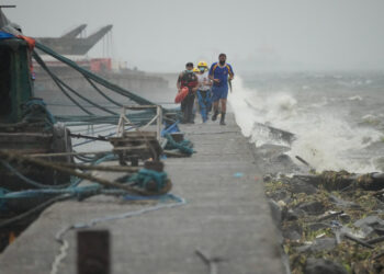 Filipinas se prepara para fuertes lluvias por el tifón Koinu