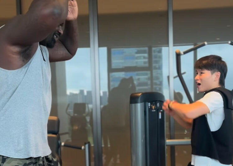 (VIDEO) Shaquille O’Neal desafió a una luchadora de UFC medio metro más baja a que le diera un golpe