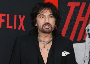 Tommy Lee de Motley Crue solía beber siete litros de vodka al día
