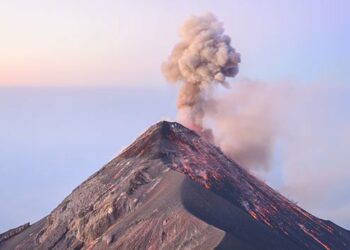 Un nuevo sismo sacudió a Nápoles y crece la preocupación por una erupción de un volcán dormido