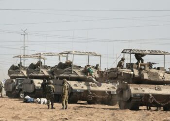 Israel rodea la ciudad de Gaza con tanques y tropas
