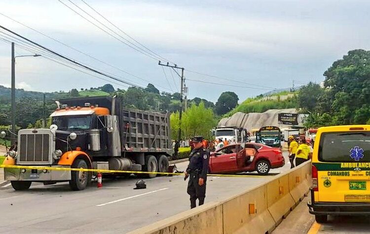 Fuerte accidente en carretera al Puerto de La Libertad deja un fallecido y dos lesionados