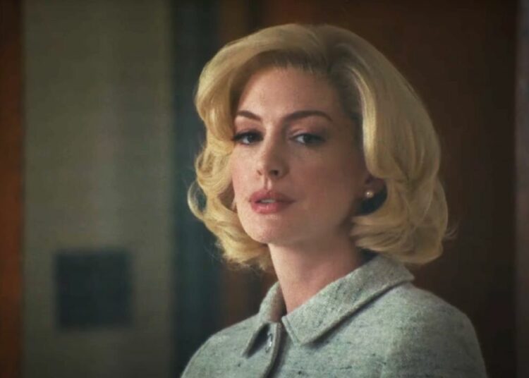 Anne Hathaway luce irreconocible en su papel en “Eileen”, un nuevo thriller psicológico