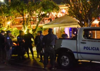 Policía inspecciona bares y discotecas en busca de posibles ilícitos