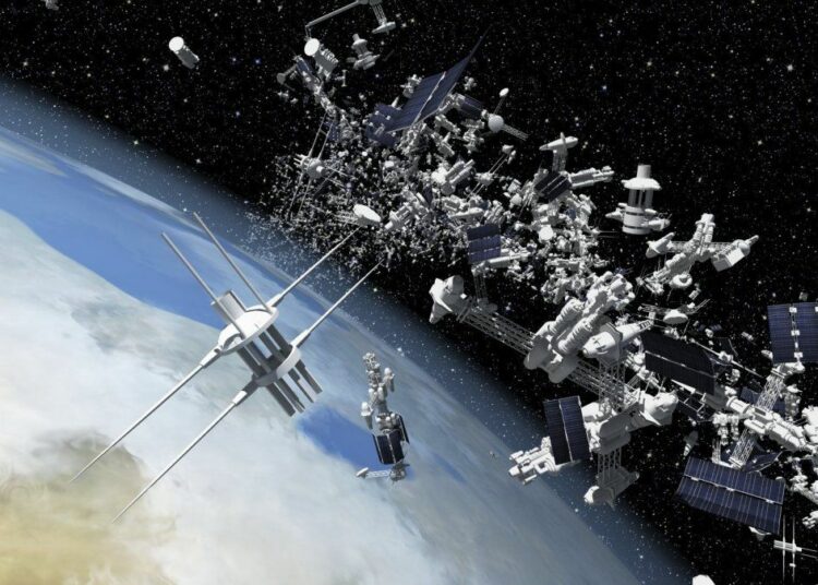 Imponen la primera multa relacionada con desechos espaciales en EE.UU.