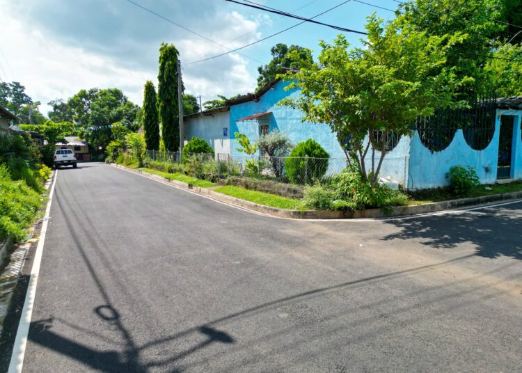 DOM hace segunda entrega de calles renovadas en Santa María, Usulután
